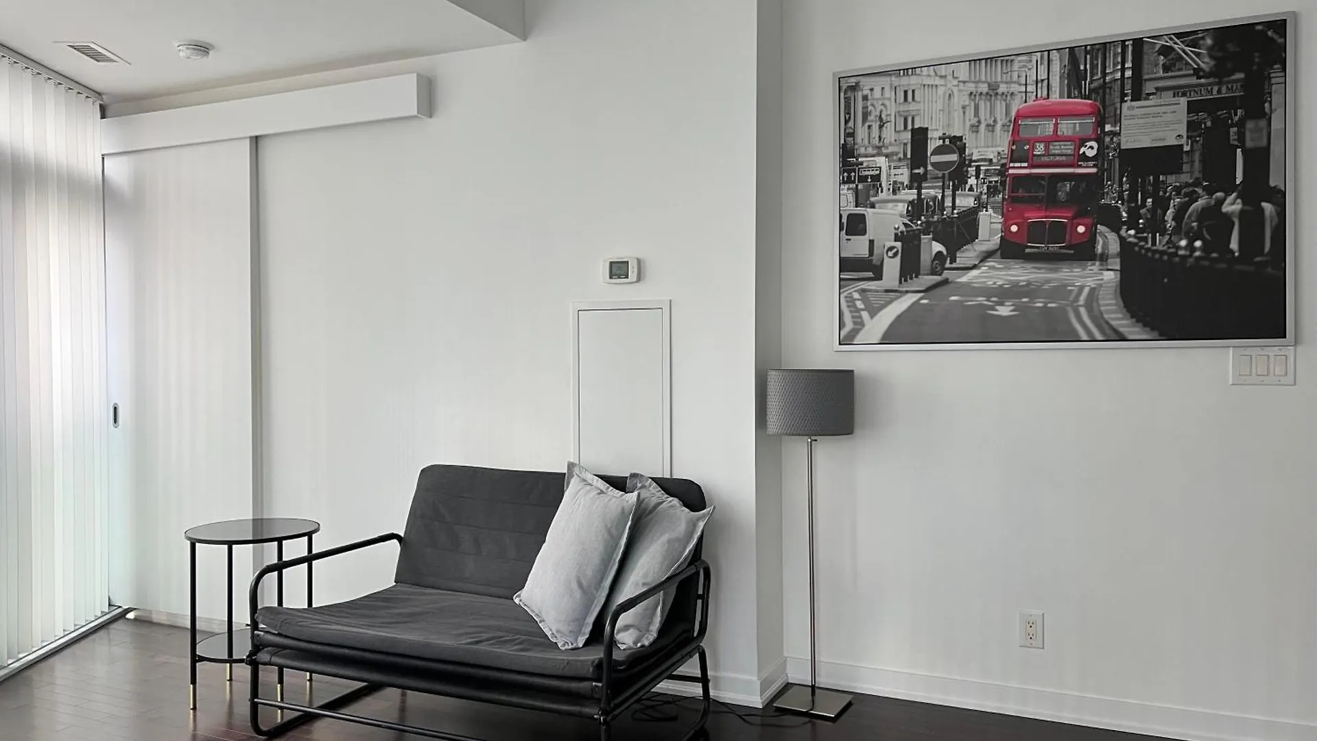Grand Royal Suites Toronto Apartment