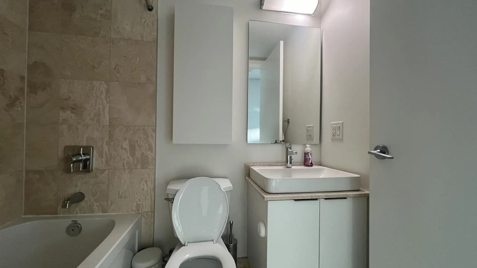 Grand Royal Suites Toronto Apartment