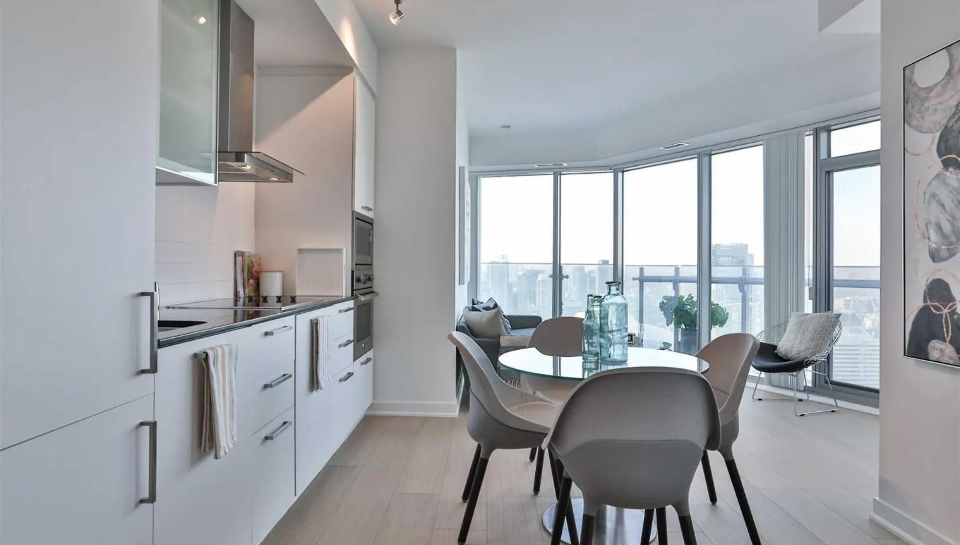 Grand Royal Suites Toronto