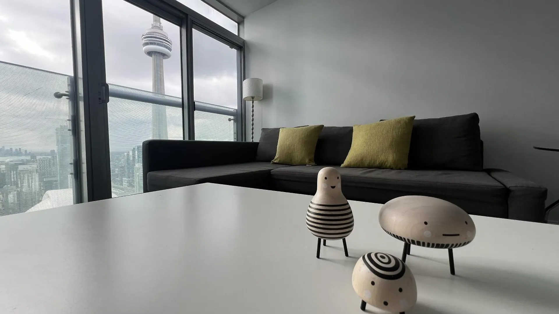 Grand Royal Suites Toronto 0*,