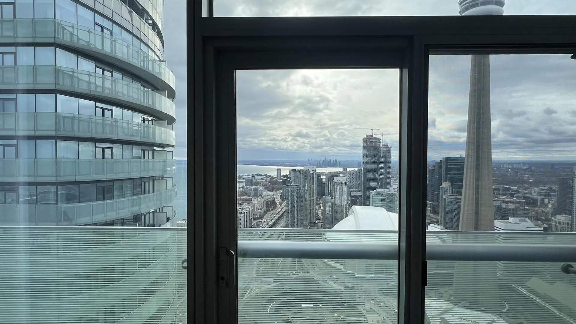 Grand Royal Suites Toronto Apartment