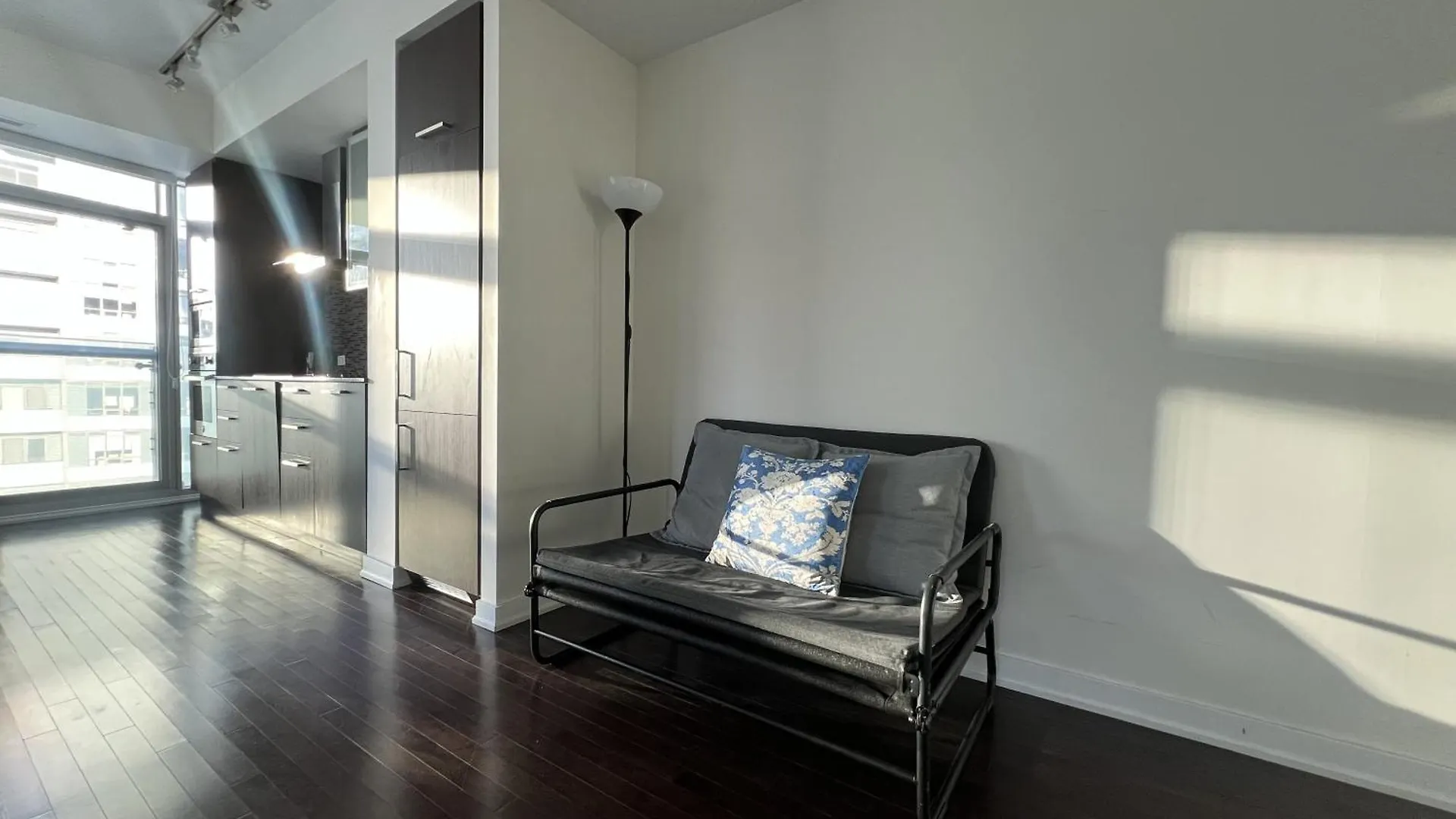 Grand Royal Suites Toronto 0*,