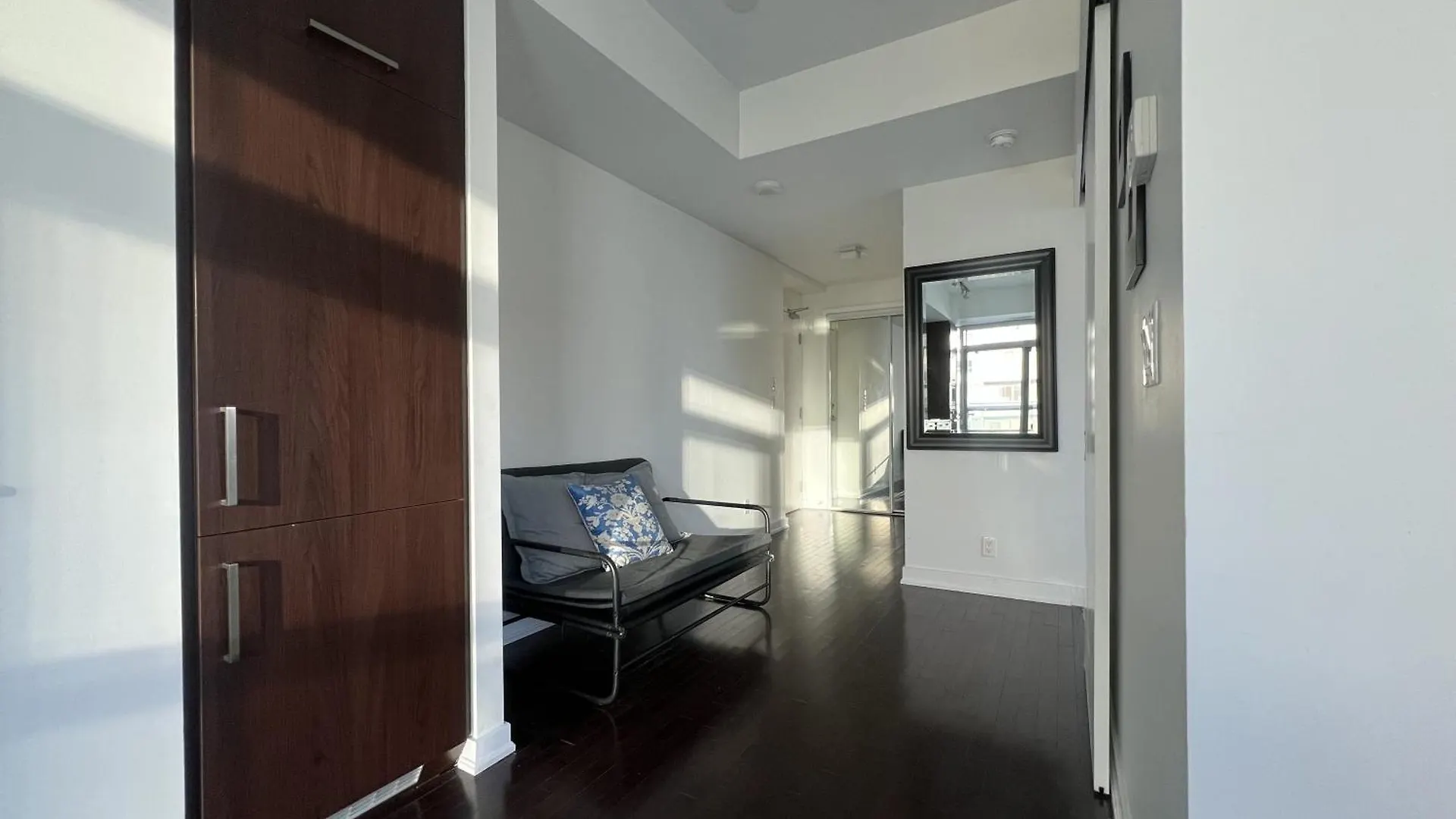 Grand Royal Suites Toronto Apartment
